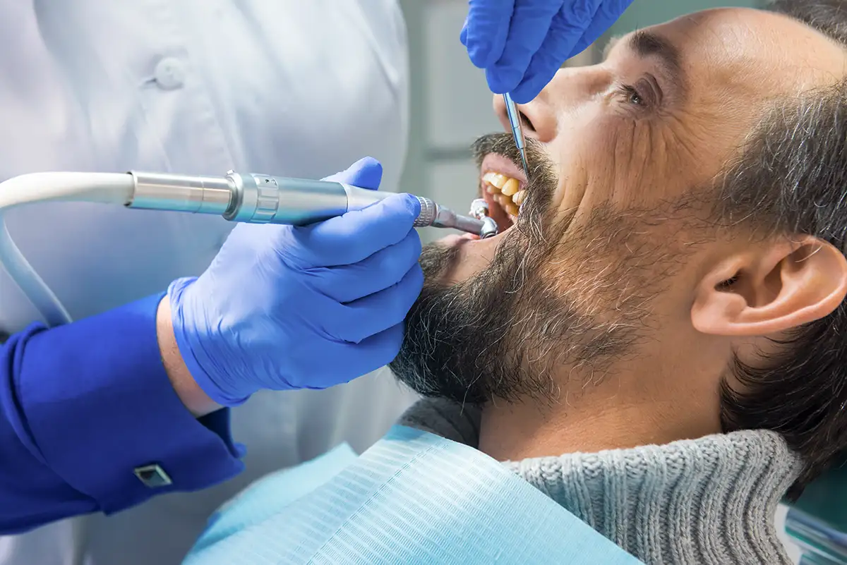 Limpieza de implantes dentales