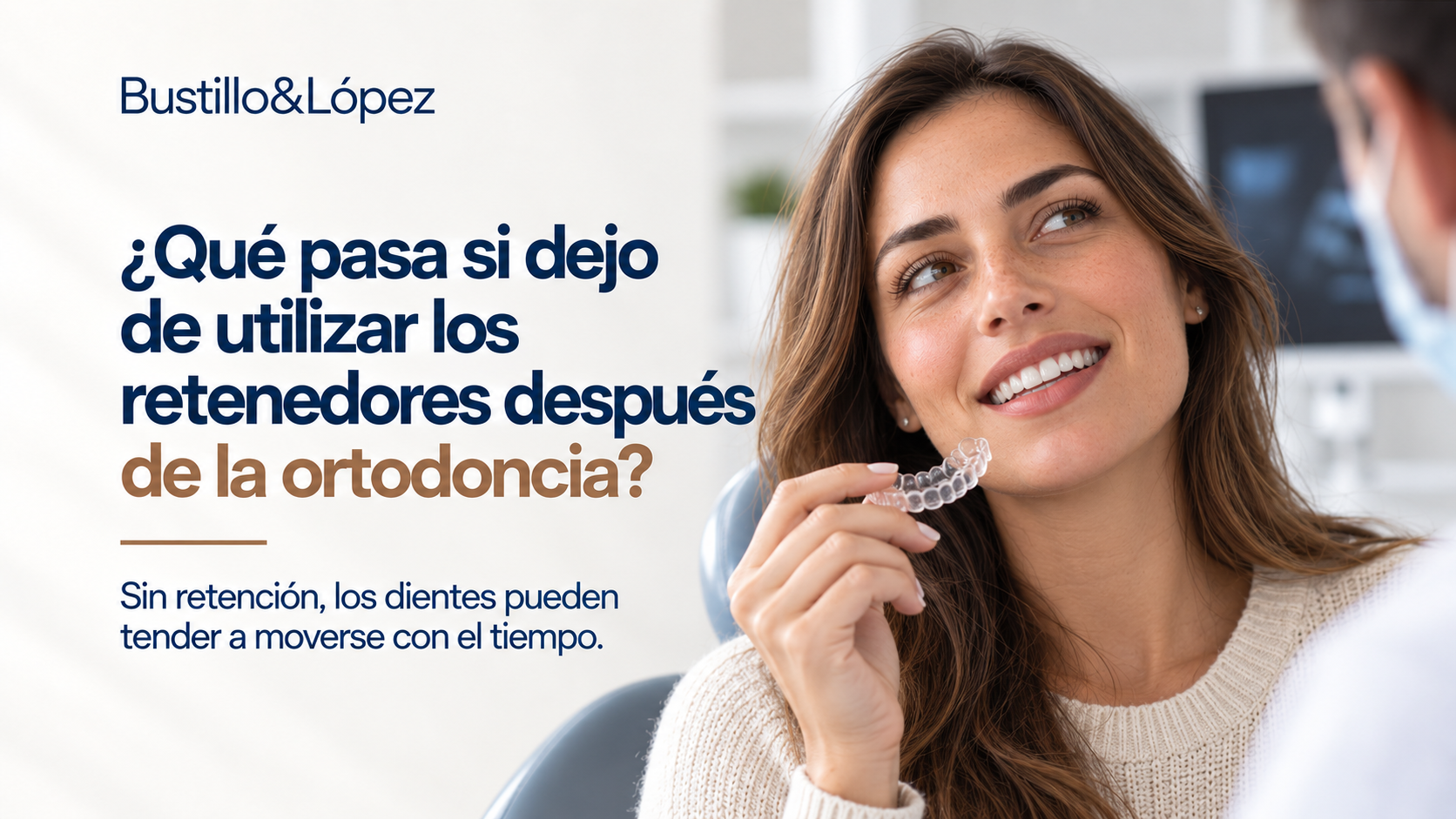 Paciente con retenedor dental después de un tratamiento de ortodoncia